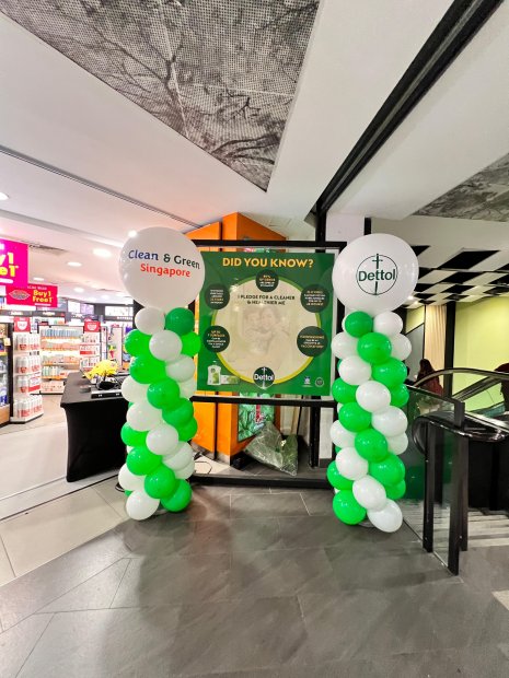 Spiral Balloon Column with Custom Print on Jumbo Balloon Singapore